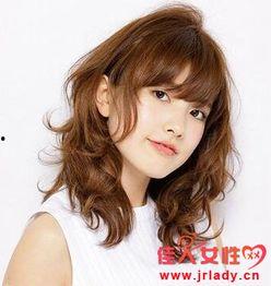 方脸卷发发型图片,打造优雅复古韵味
