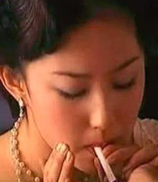 娱乐圈中抽烟的女明星,烟影下的璀璨星光